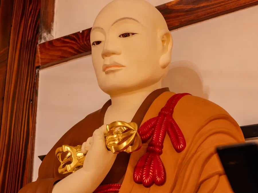 弘法大師像の修繕後